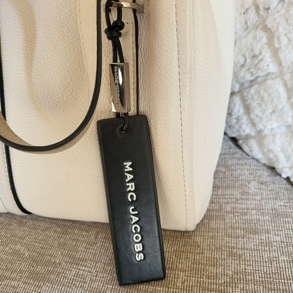 Marc Jacobs Pebbled Leather The Tag Crossbody Bag Off White Magnetic Closure - Picture 14 of 15